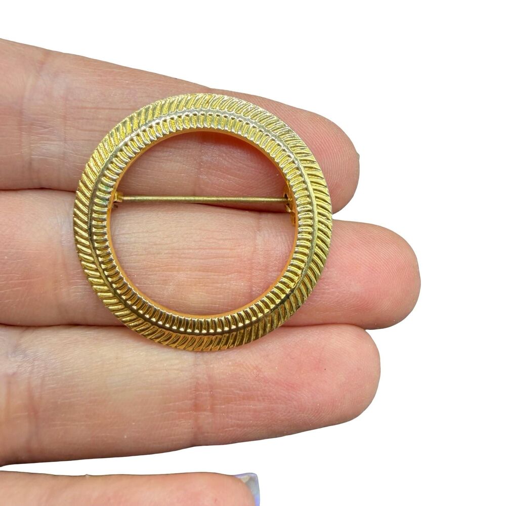 Vintage Gold Tone Circle Brooch Round Gold Pin